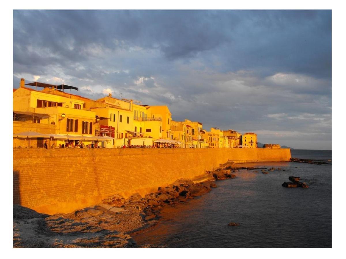 Appartamento In Centro Fronte Spiaggia Del Lido Con Terrazza Vista Mare E Wi-Fi Alghero Exterior foto